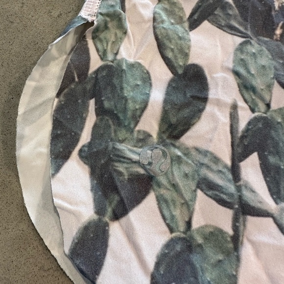 Lululemon Tank- open back- worn 1 time - Picture 3 of 3